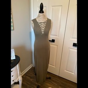 🌴 EUC Maxi Dress